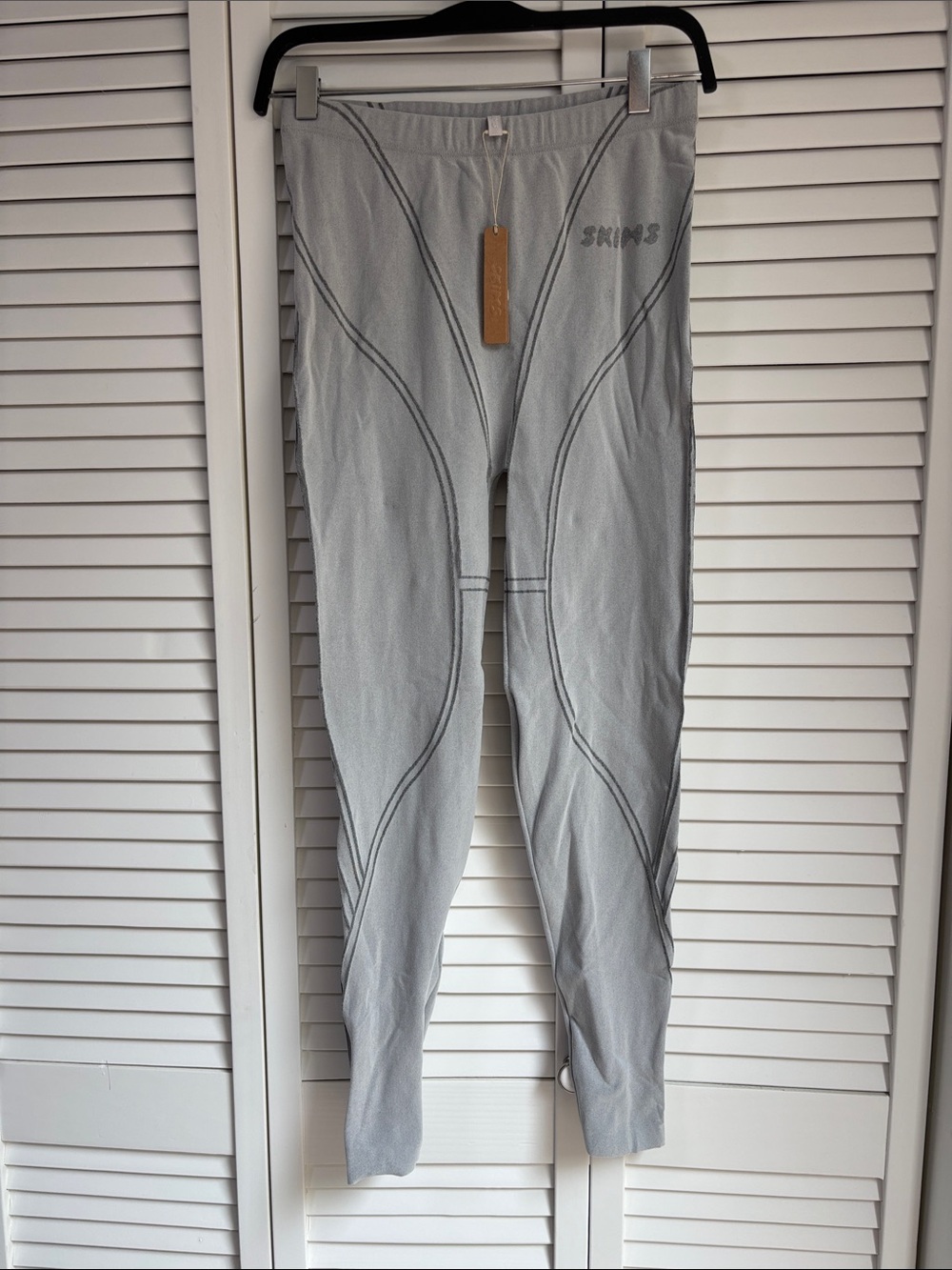 NWT SKIMS Light Gray Leggings with Contour Stitching